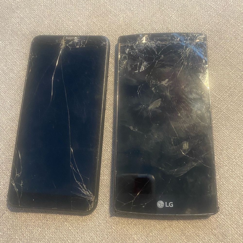 Lot of 2 LG smartphones for parts or repair only